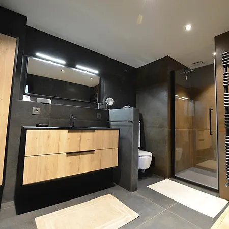 Apartment T4 Renove Avec Vue Mont-blanc, 4 Etoiles, Proche Centre, Parking - Fr-1-507-62